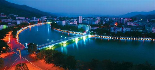 加盟秋水茶作产品热销吗，加盟秋水茶作值得吗